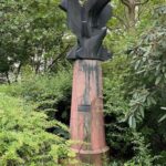 Skulptur Liebe in der Heinrich Zille Siedlung